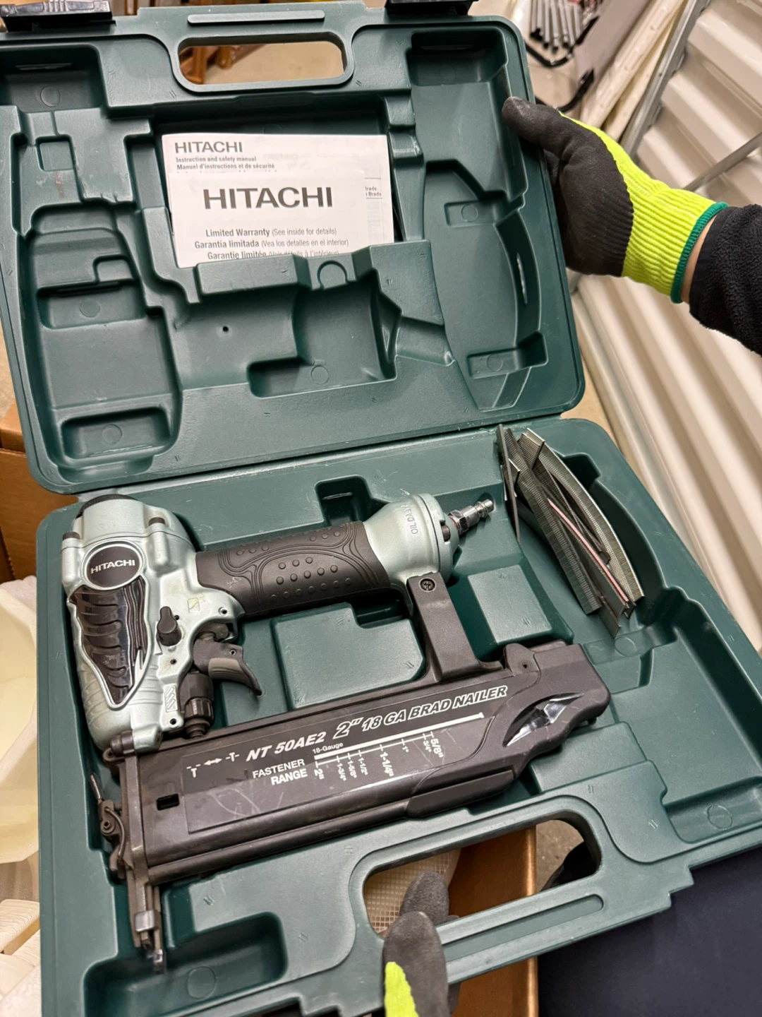 Hitachi NT50AE2 2" 18 GA Brad Nailer with Case - photo 2
