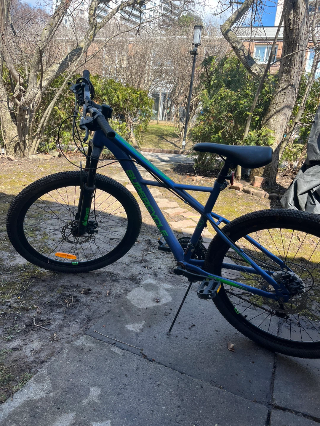 Bike with helmet and lock - photo 2