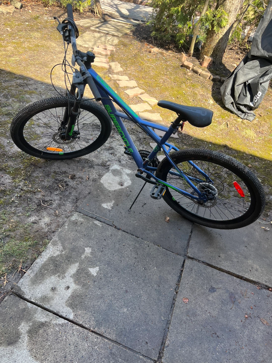Bike with helmet and lock - photo 3