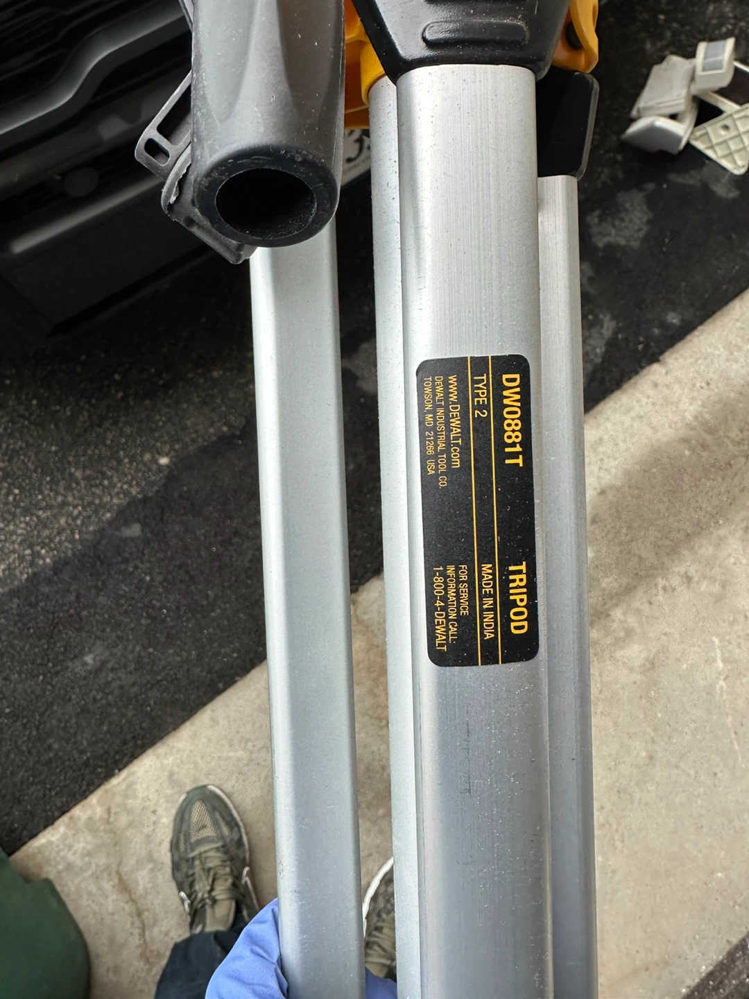 DEWALT DW0881T Adjustable Laser Level Tripod - photo 4