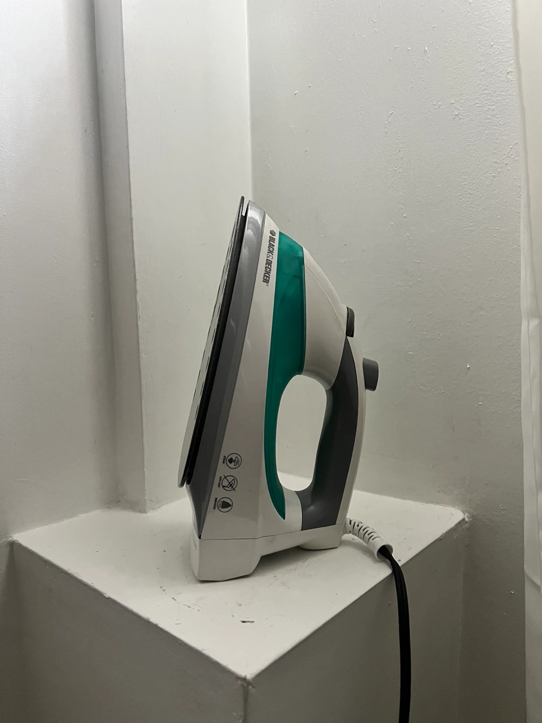 Black + Decker Steam Iron - photo 2