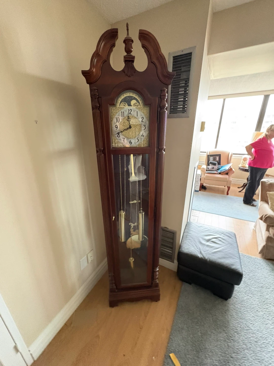 Free delivery used Howard Miller "Jonathan" Grandfather Clock - photo 4