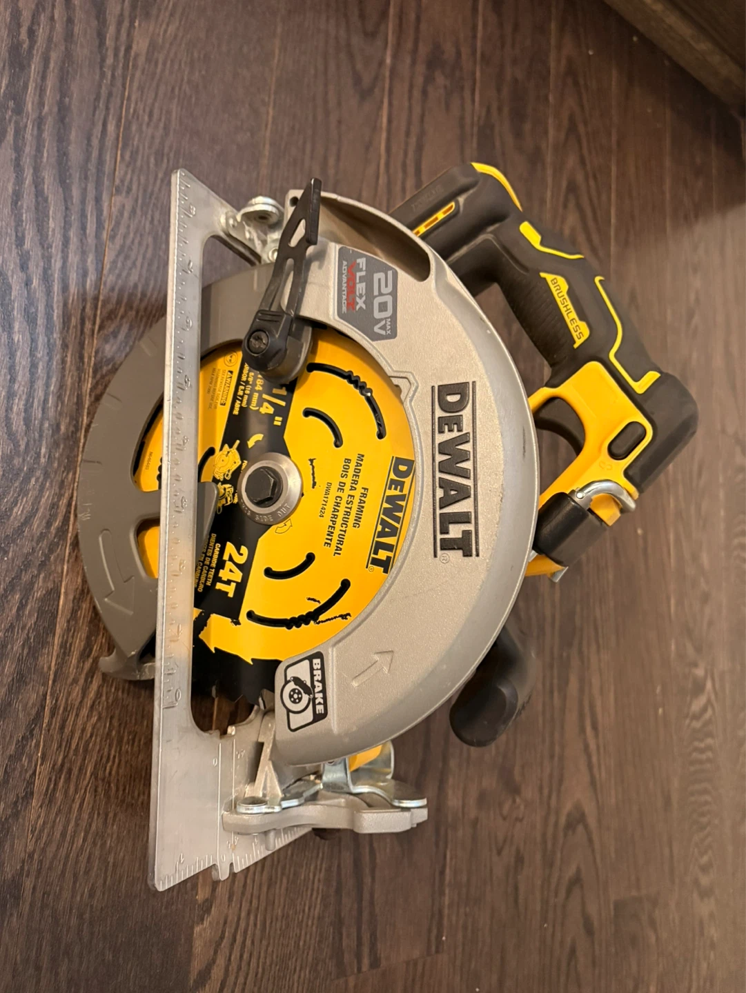 DEWALT DCS573 20V Circular Saw - photo 2