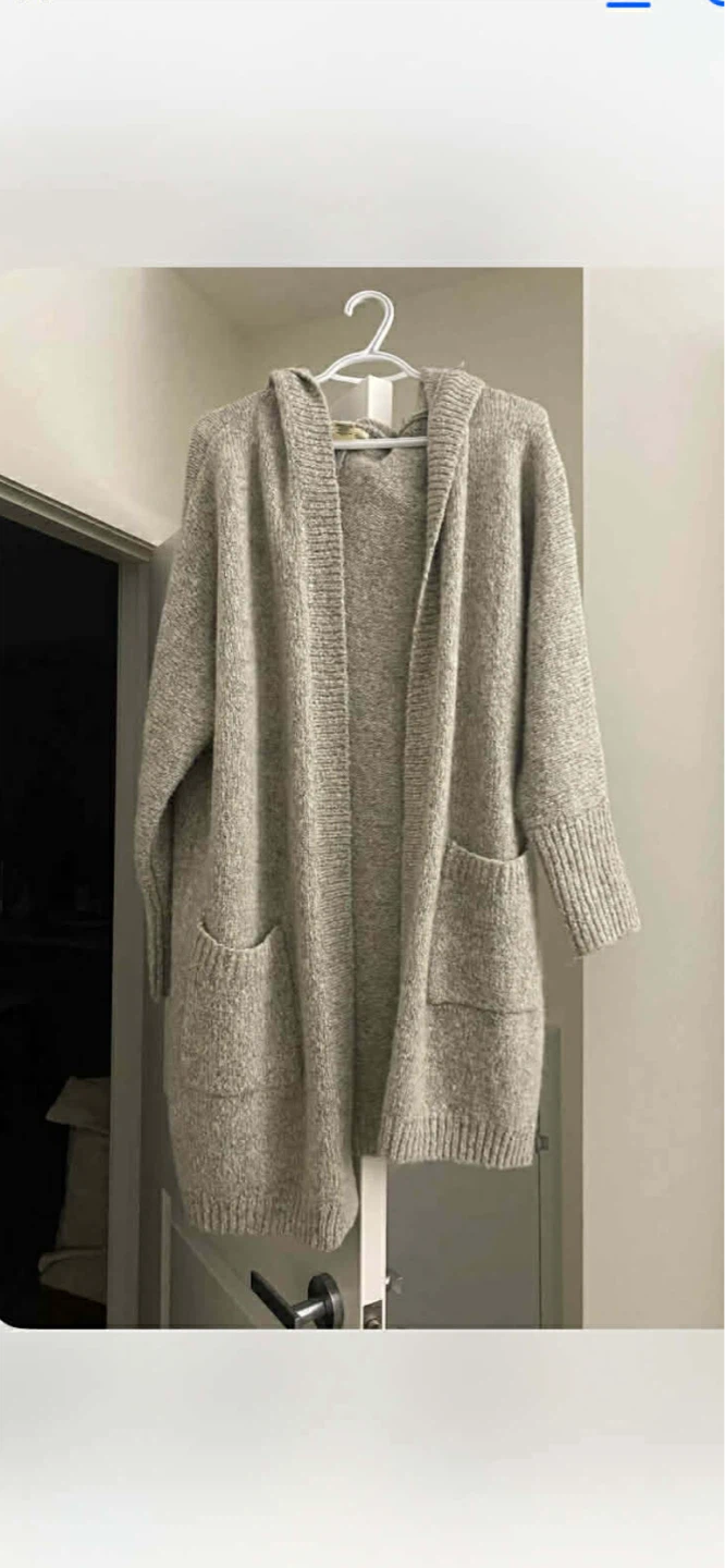 Cardigan gris avec capuchon Jessica Simpson