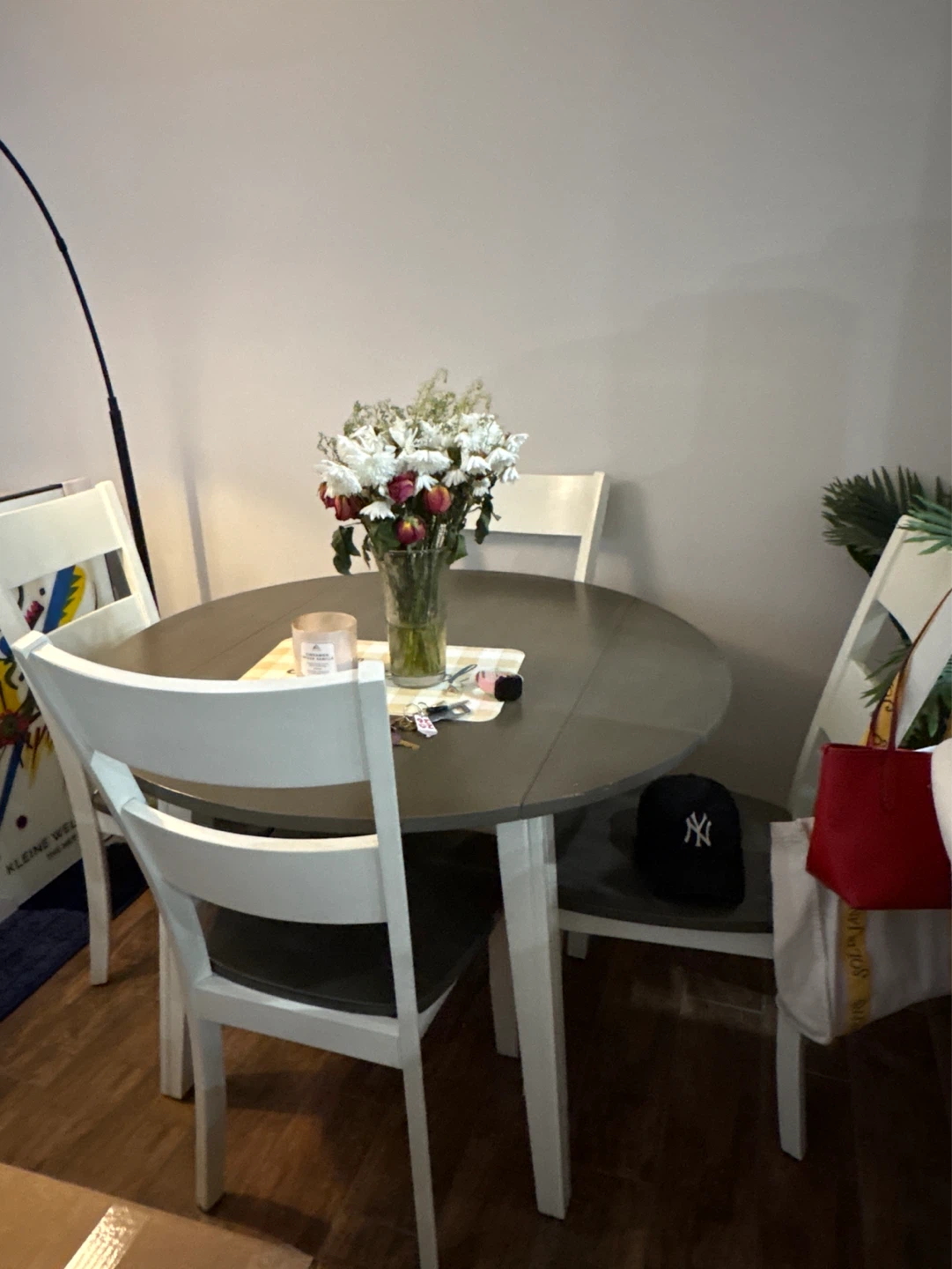 Round Dining Table with 5 Chairs chairs