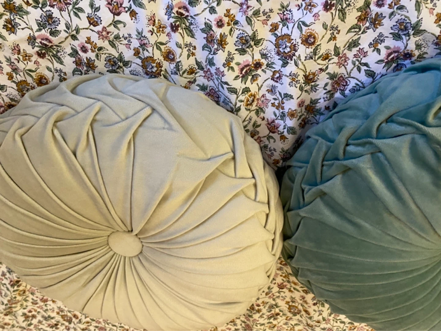 Set of 2 Pleated Round Throw Pillows - light grey & teal - photo 2