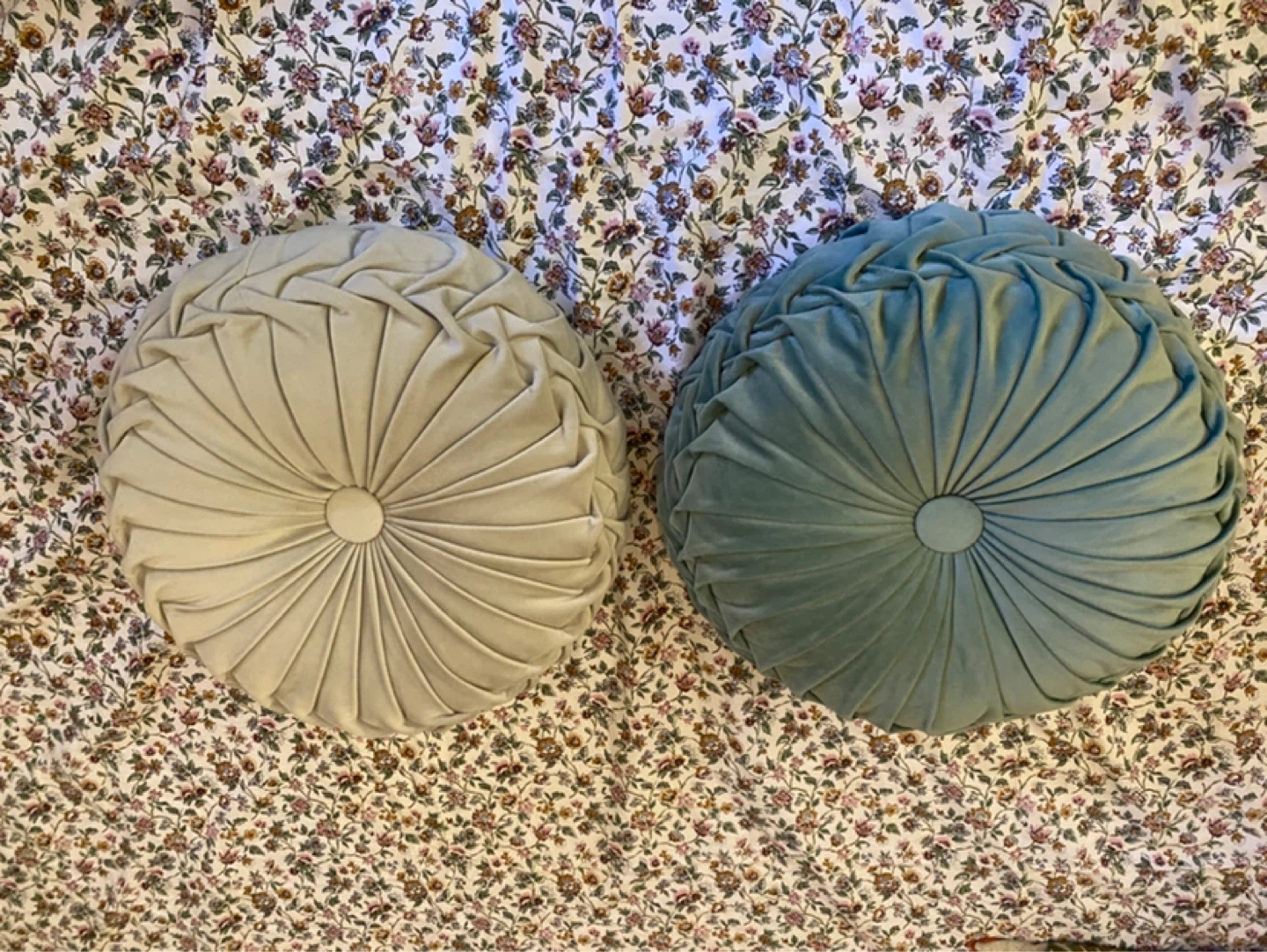 Set of 2 Pleated Round Throw Pillows - light grey & teal