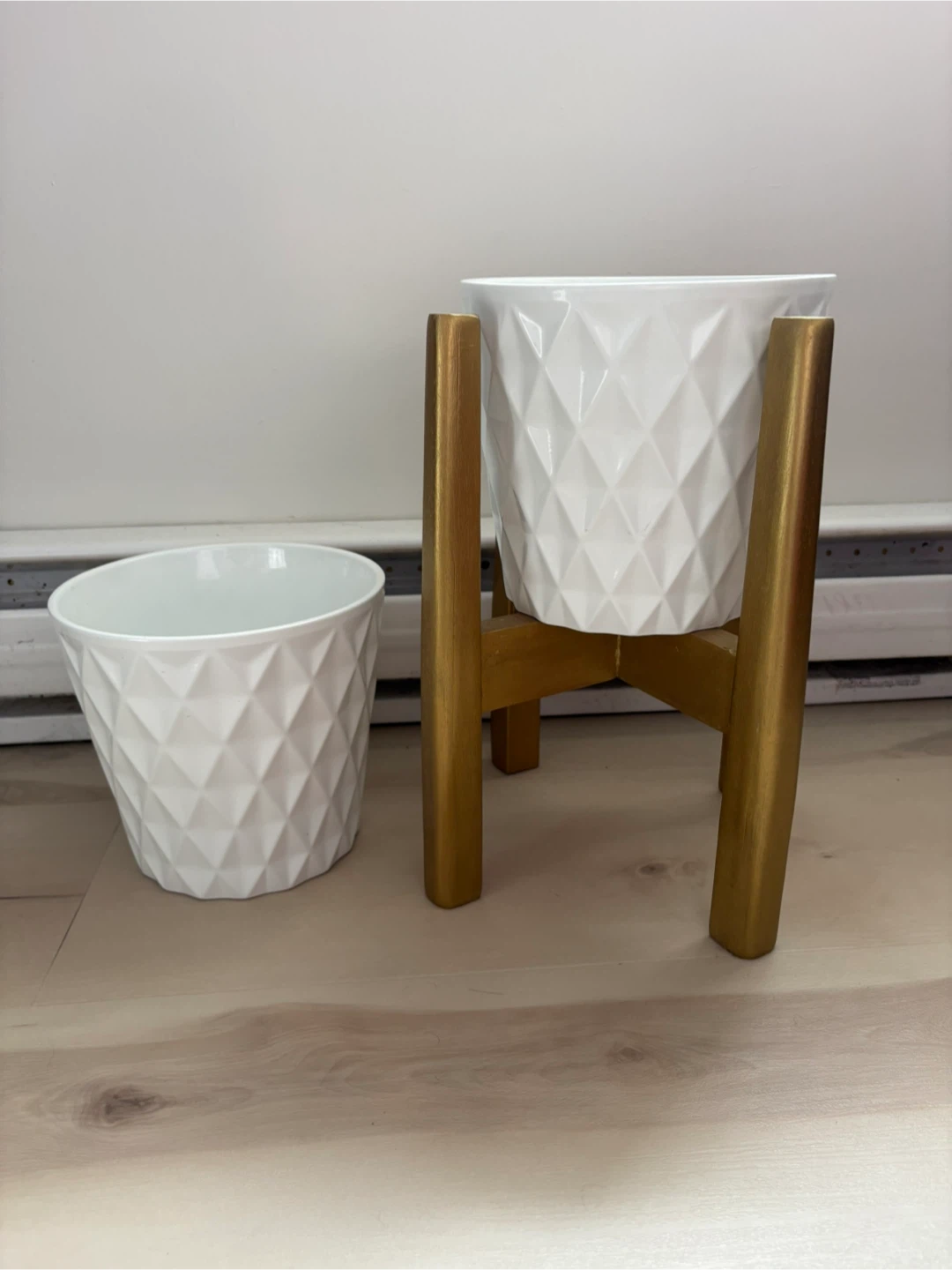 White Diamond Pattern Planter with Gold Stand