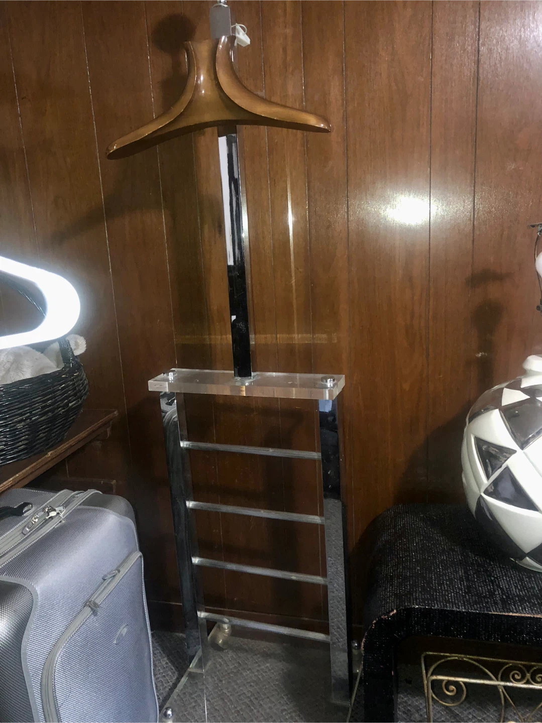 Clothes butler