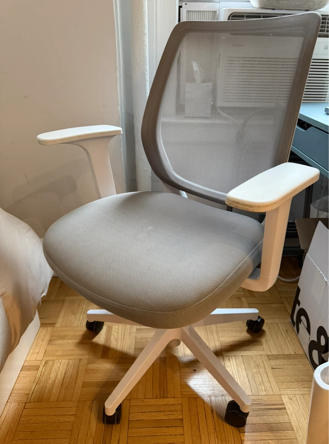 Staples Essentials Ergonomic Desk Chair - photo 4