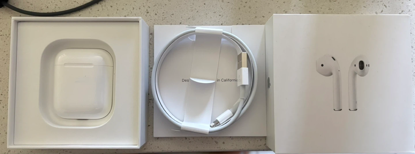 Apple AirPods (2nd generation) with Charging Case and Cable - photo 2