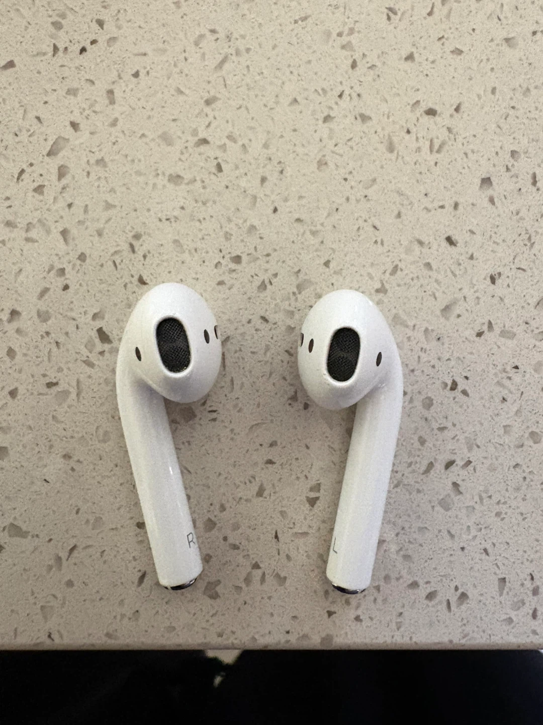 Apple AirPods (2nd generation) with Charging Case and Cable - photo 3
