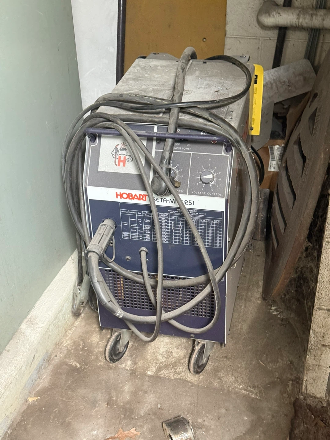 Hobart Beta-Mig 251 Welder