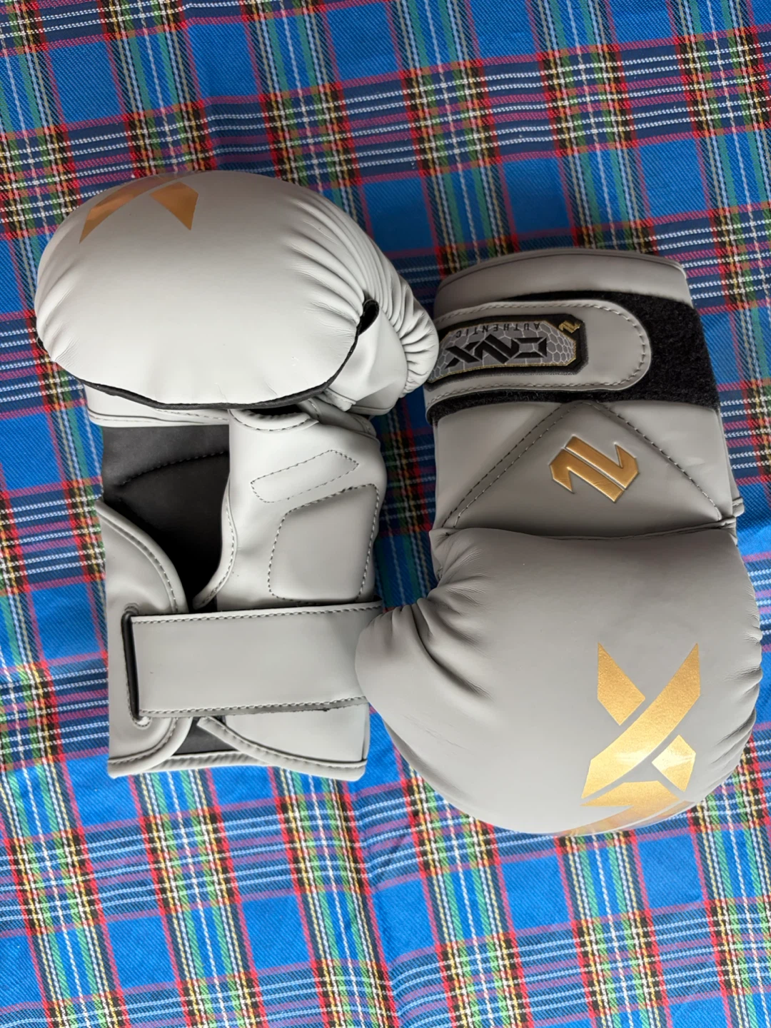 ONX Combat Sports Gloves LARGE (BRAND NEW)