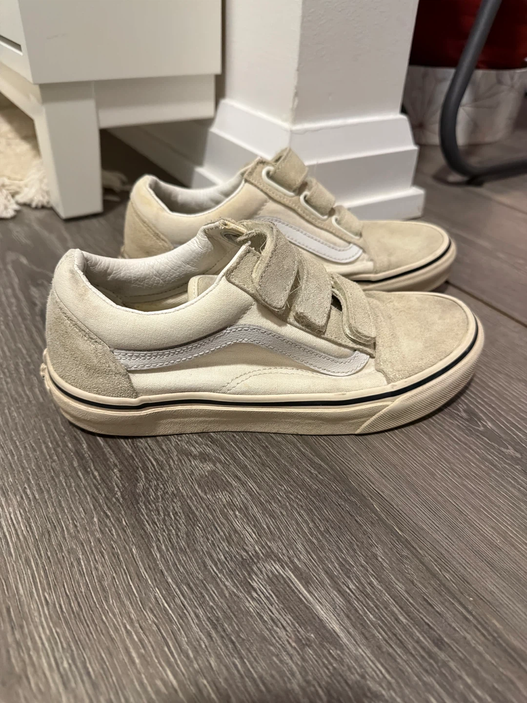 Vans Old Skool Velcro Shoes (Size 7 Women’s)