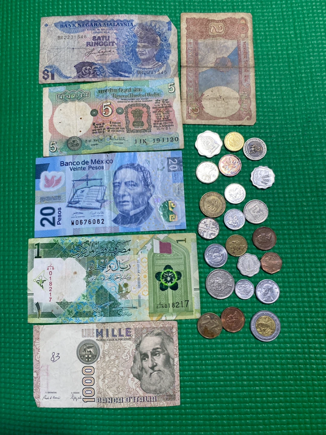 Mixed Banknotes and Coins Collection - photo 4