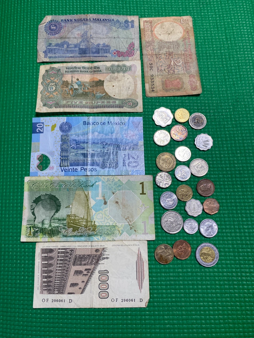 Mixed Banknotes and Coins Collection - photo 2