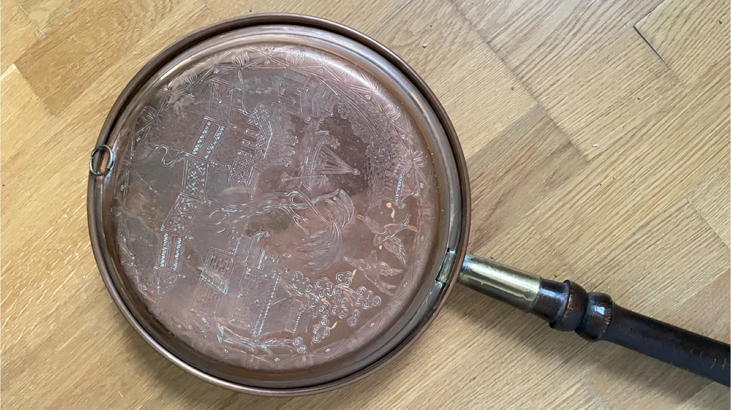 Antique Copper Warming Pan with Embossed Scene - photo 5