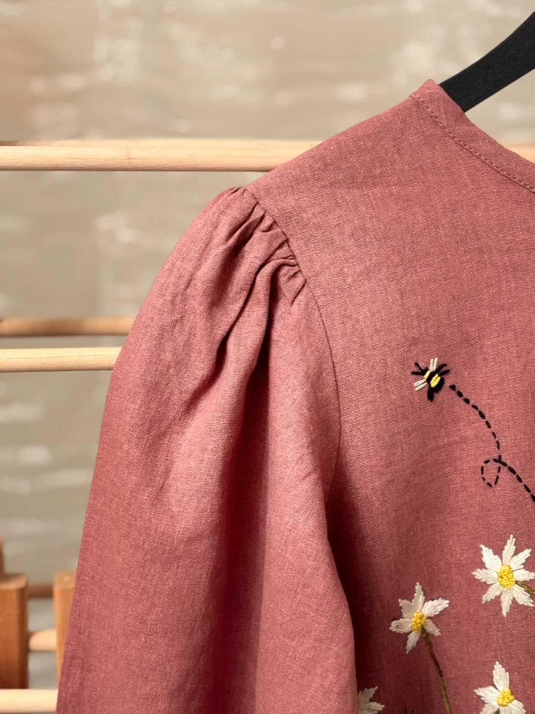 Pink Embroidered Dress with Bees and Daisies - photo 3