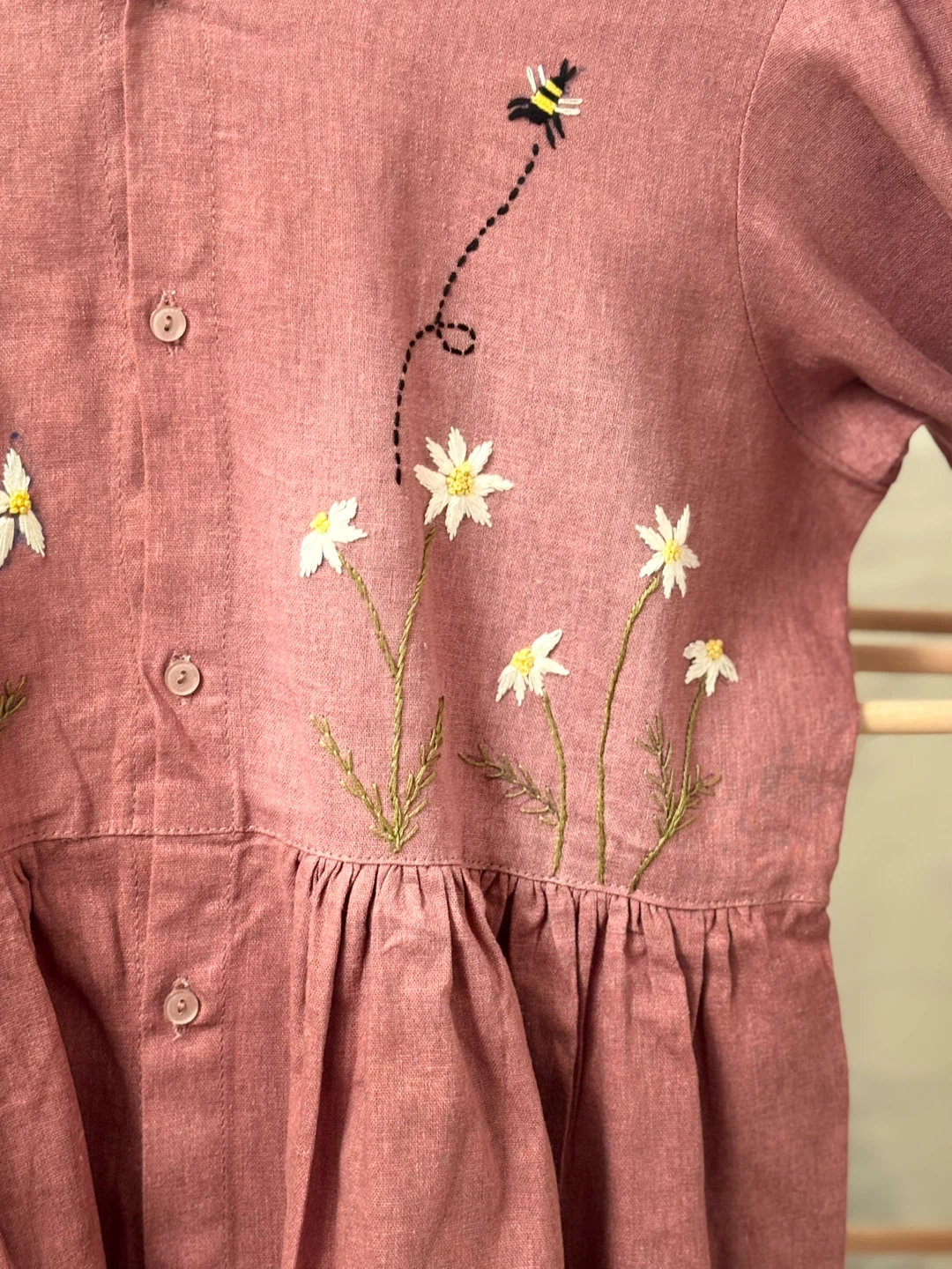 Pink Embroidered Dress with Bees and Daisies - photo 2