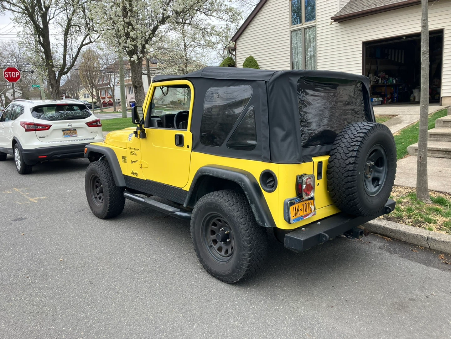 Yellow Jeep Wrangler Sport 4.0L - photo 3