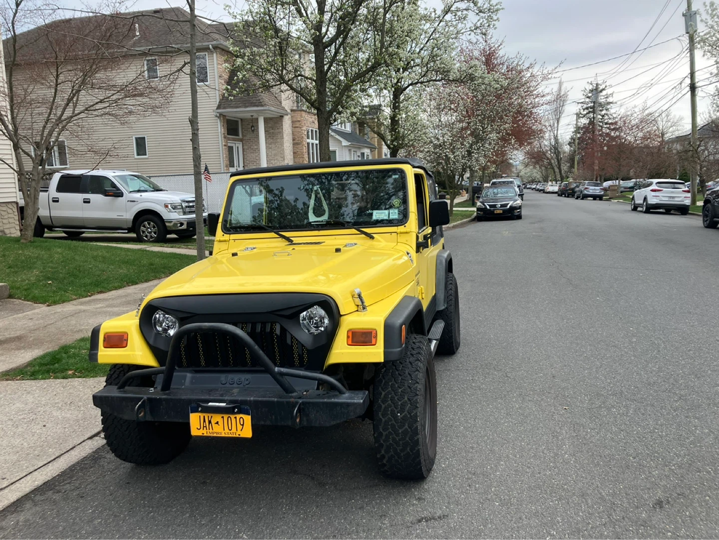 Yellow Jeep Wrangler Sport 4.0L