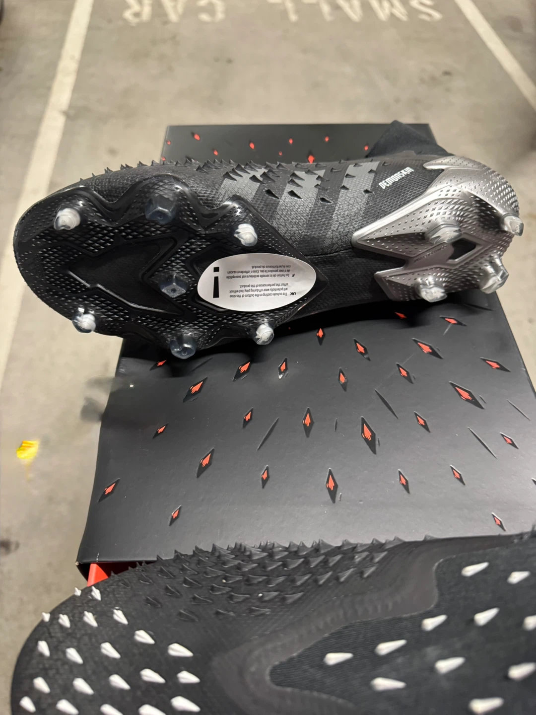 Adidas Predator Football Cleats - Size 9.5 (US) — 9 (UK) - photo 4