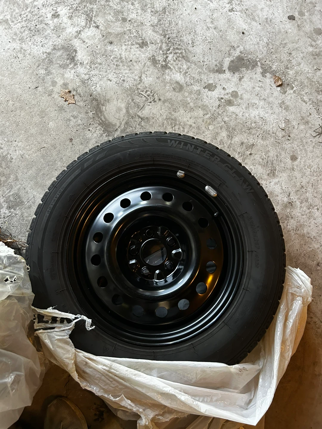 WINTER CLAW Tire and Rim 225/65R17