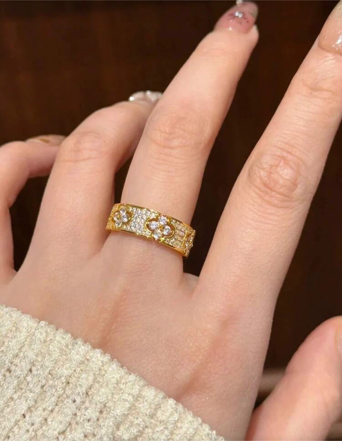 Gold-tone ring with clover design and crystals - photo 2