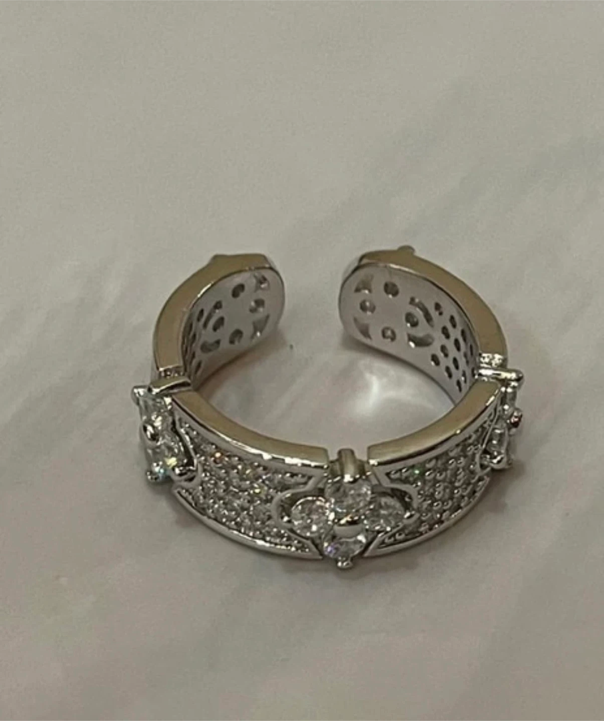 Gold-tone ring with clover design and crystals - photo 5