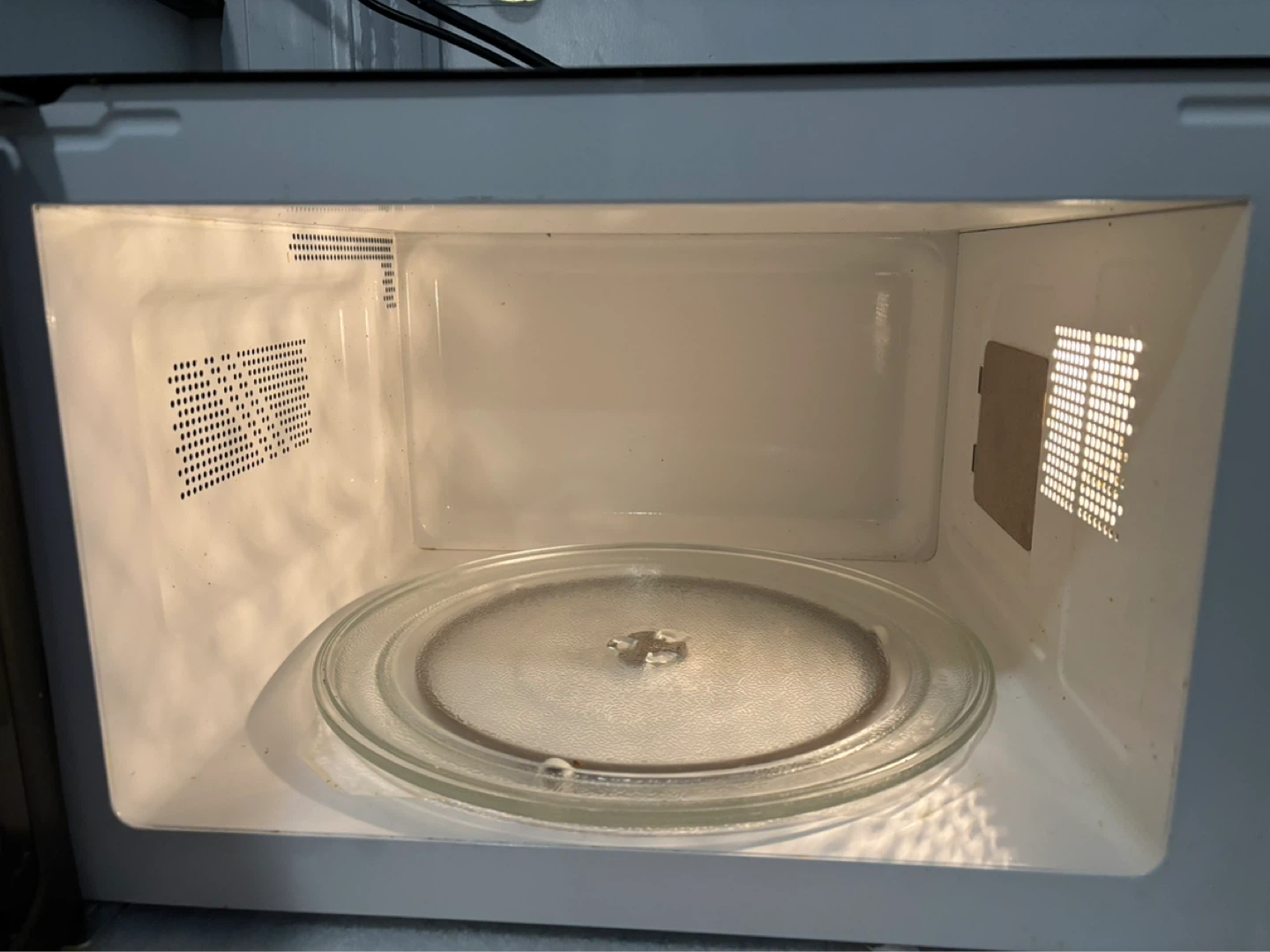 Oster Microwave Oven - photo 2