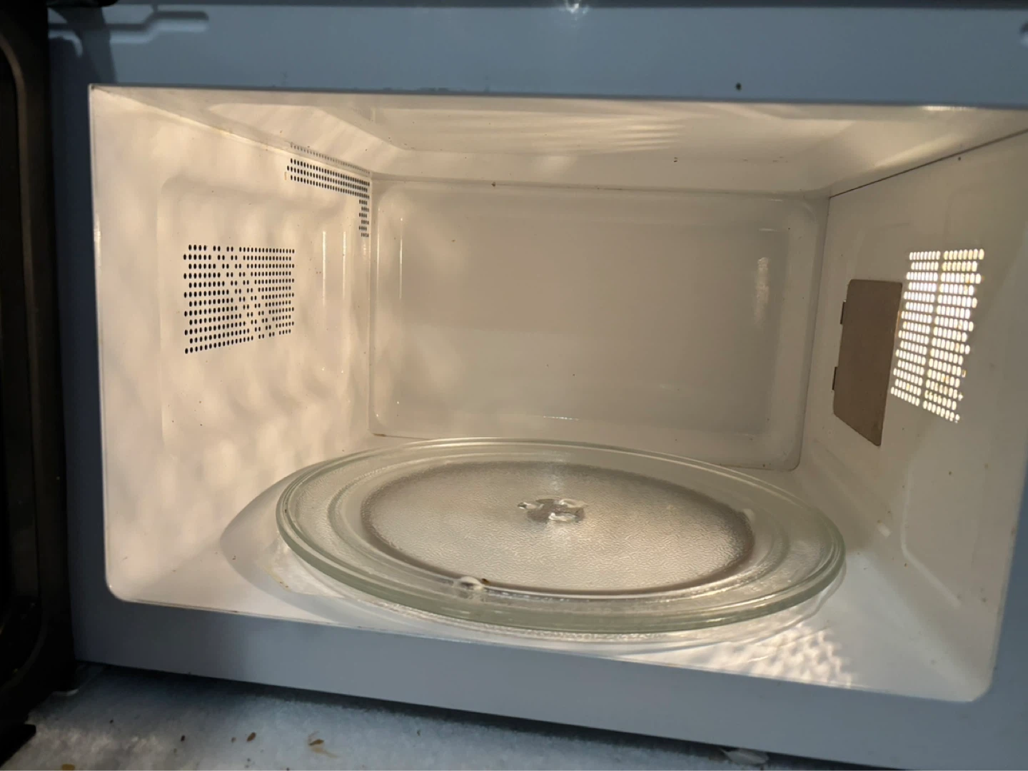 Oster Microwave Oven - photo 3