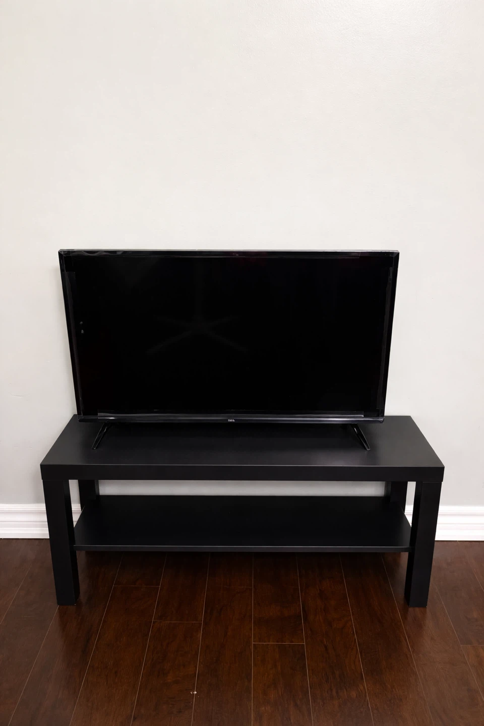 TCL 32” Android Smart TV (Model 32S334-CA) + TV table