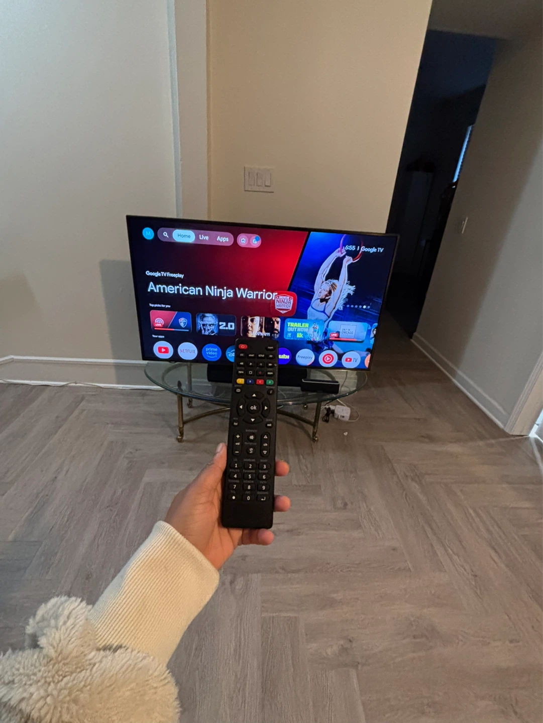 LG TV 49 inches - photo 2