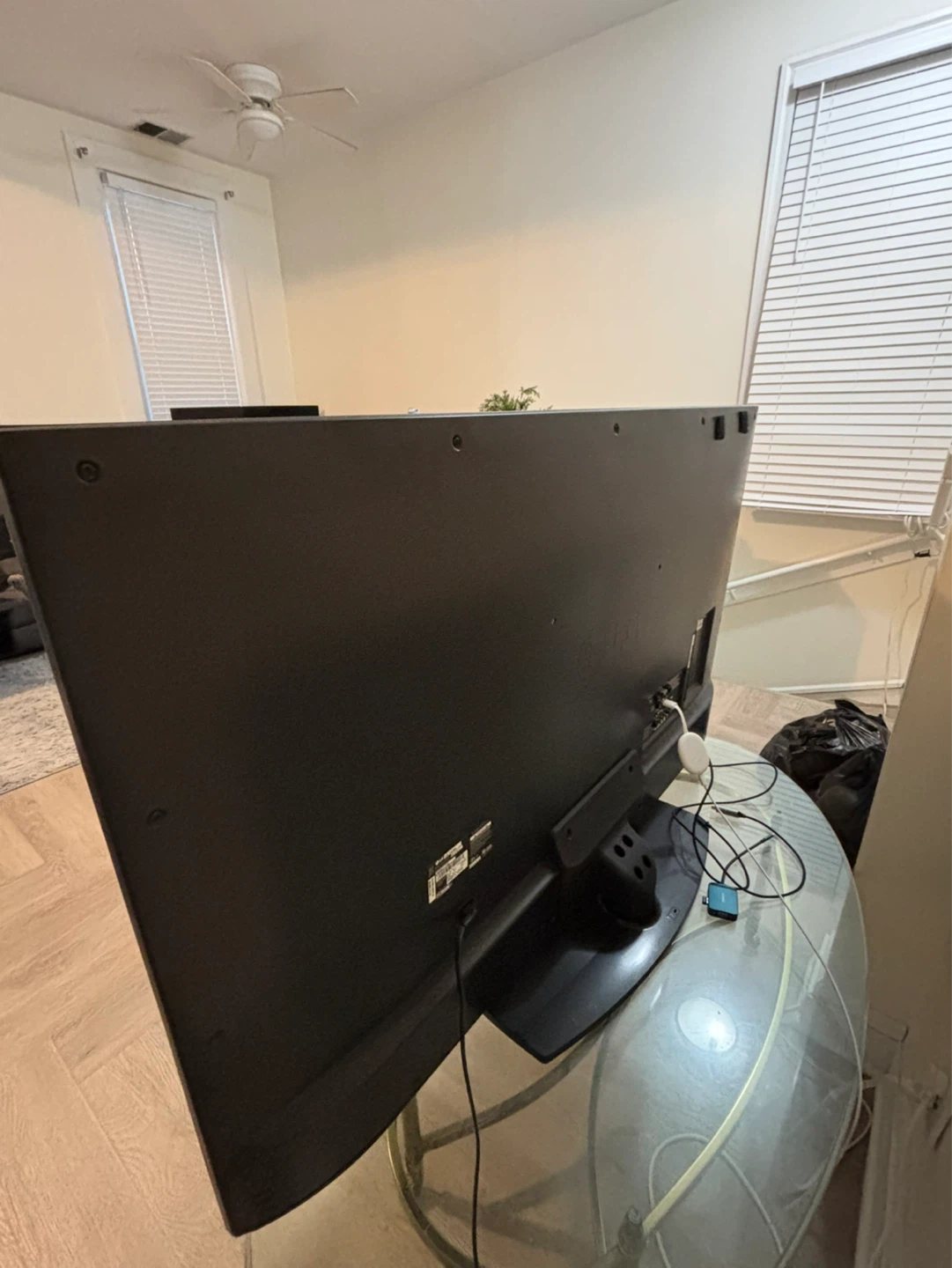 LG TV 49 inches - photo 3