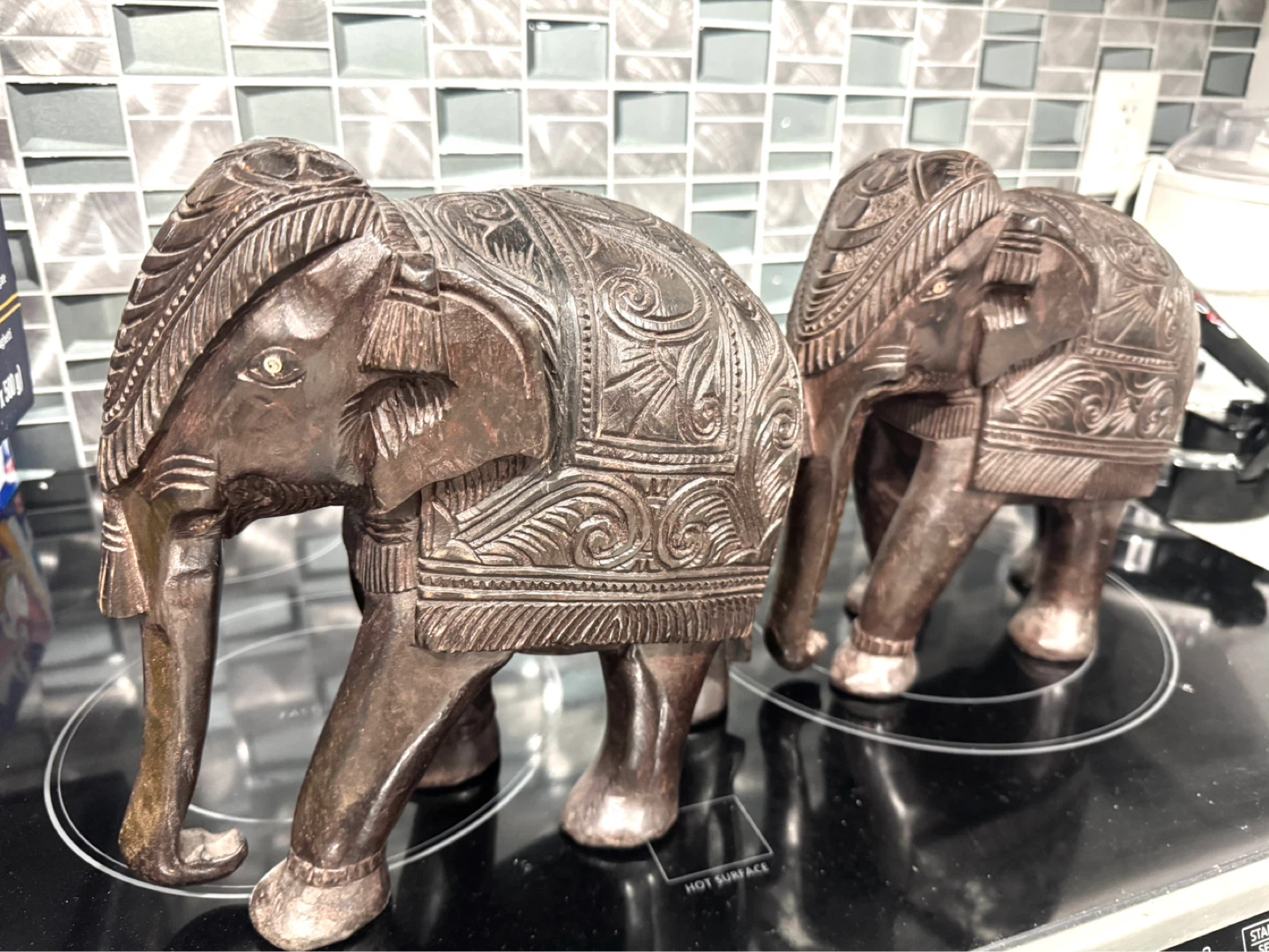 Set of 2 Carved Wooden Elephants - photo 2