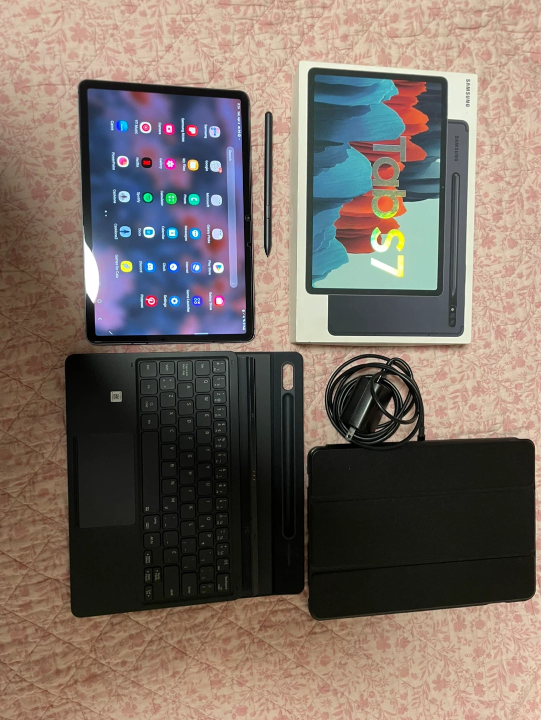 Samsung Tab S7 with Samsung Bookcover Keyboard (LIKE NEW) - photo 3