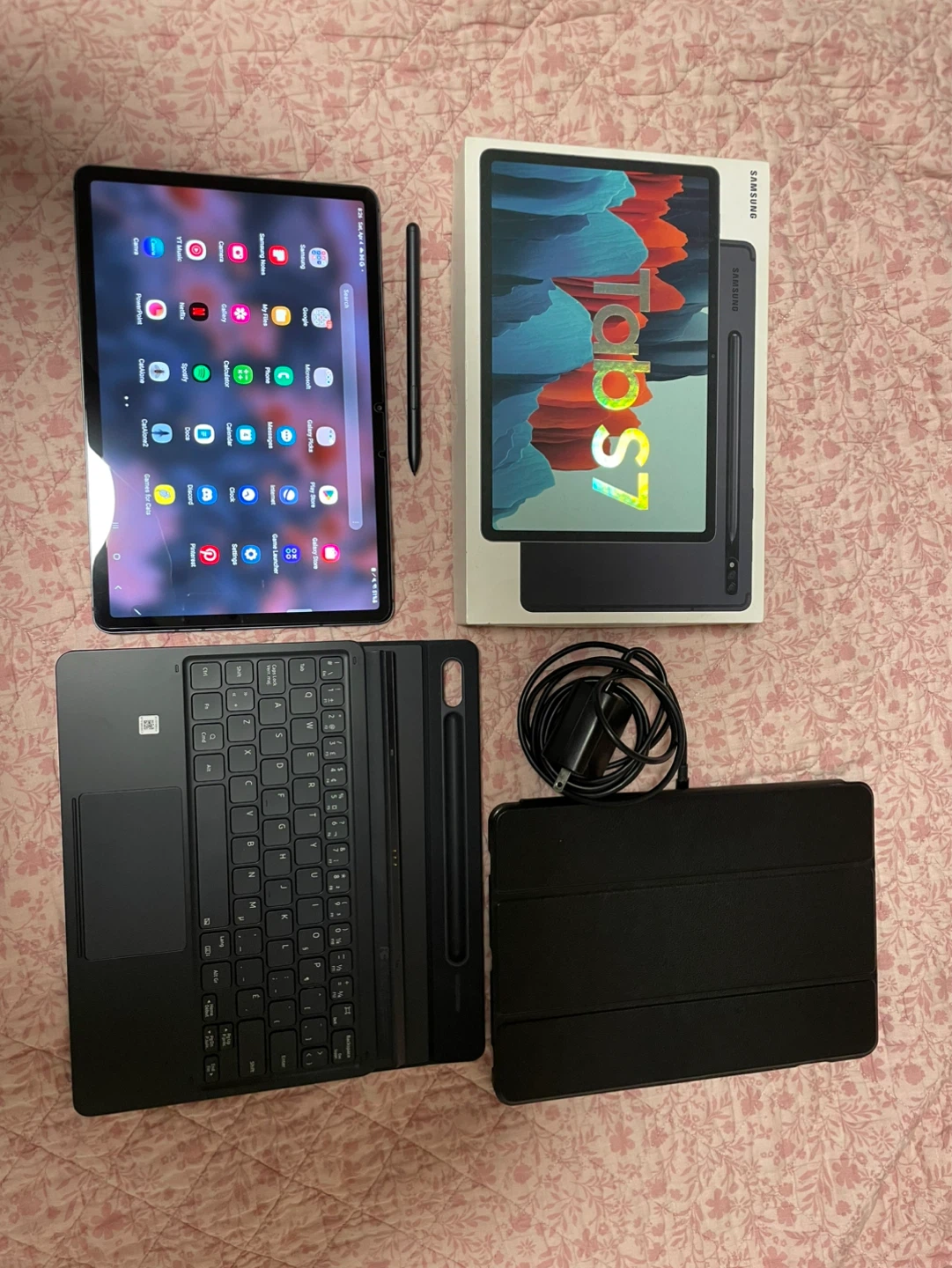 Samsung Tab S7 with Samsung Bookcover Keyboard (LIKE NEW)