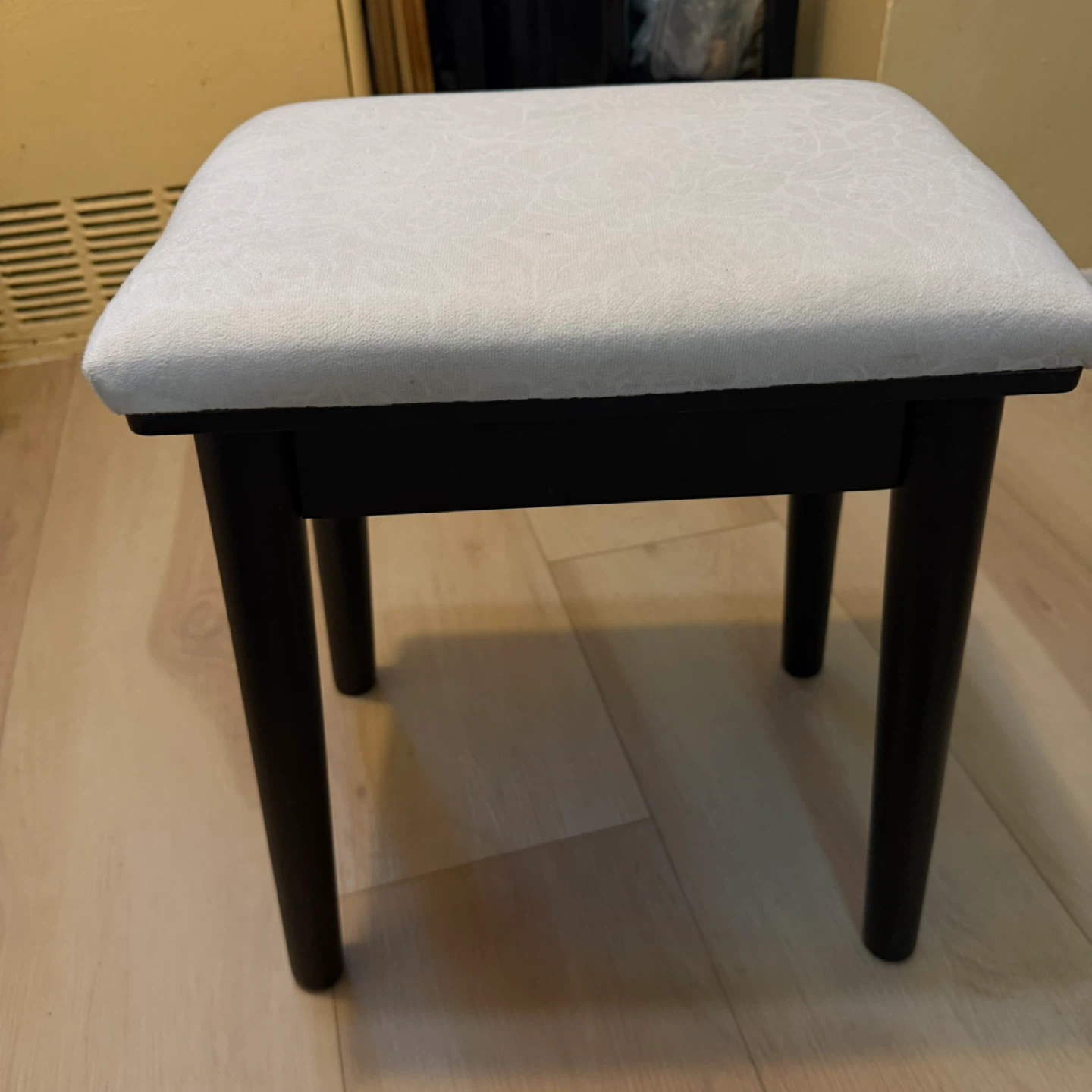White Ottoman Stool with Floral Pattern - photo 3