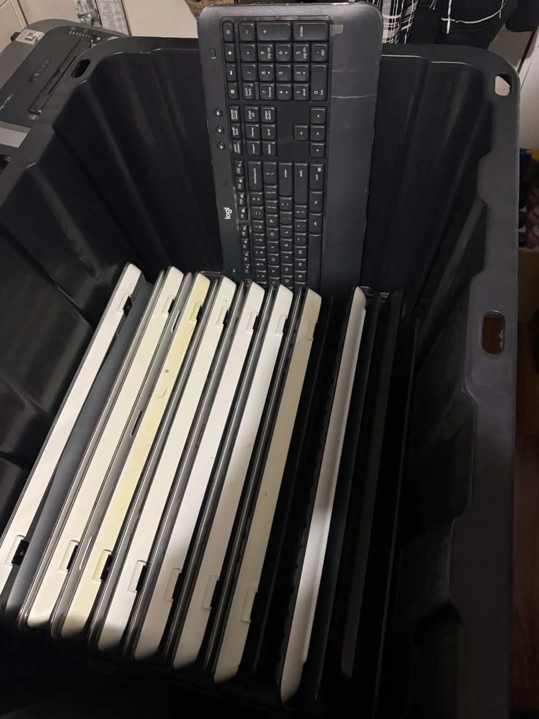 wireless keyboard logitech, no usb receiver and no mouse