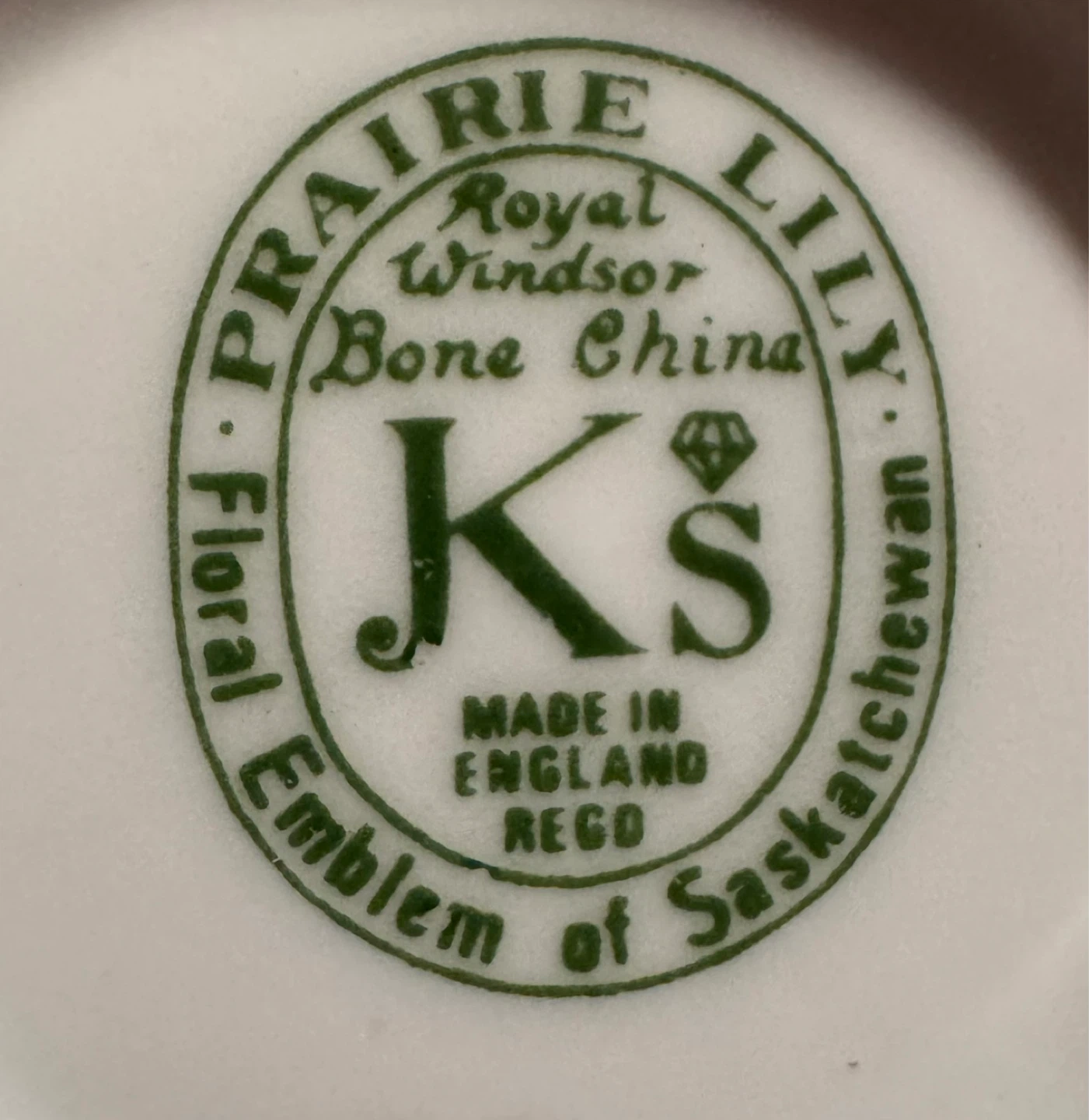 Royal Windsor Bone China Tea Cup and Saucer Set - photo 4