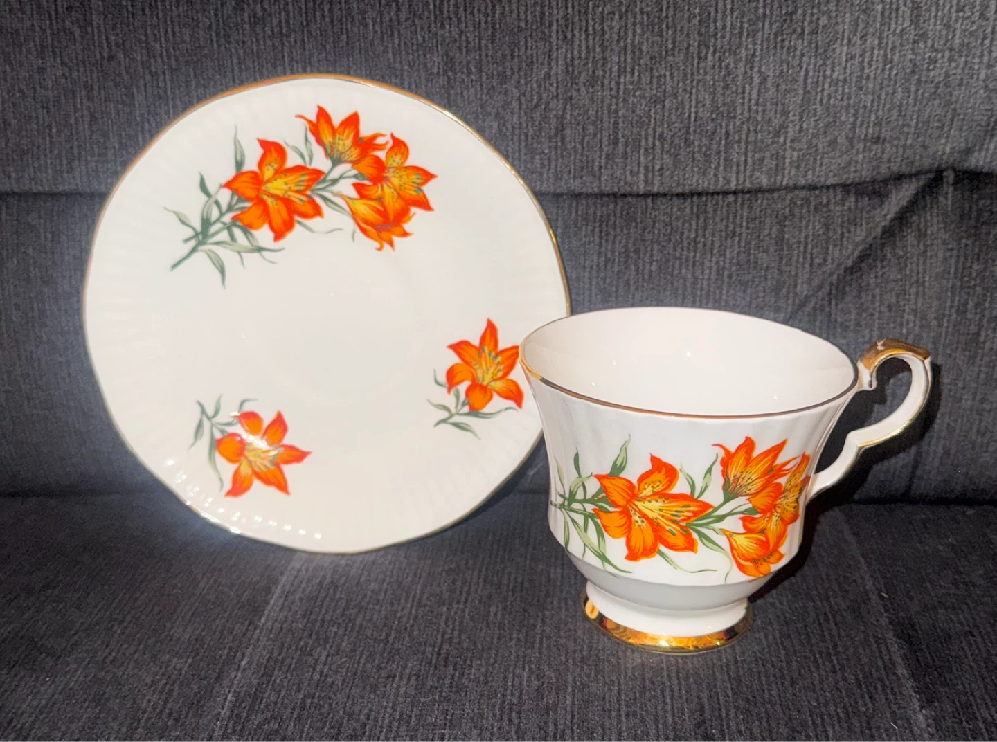 Royal Windsor Bone China Tea Cup and Saucer Set - photo 5
