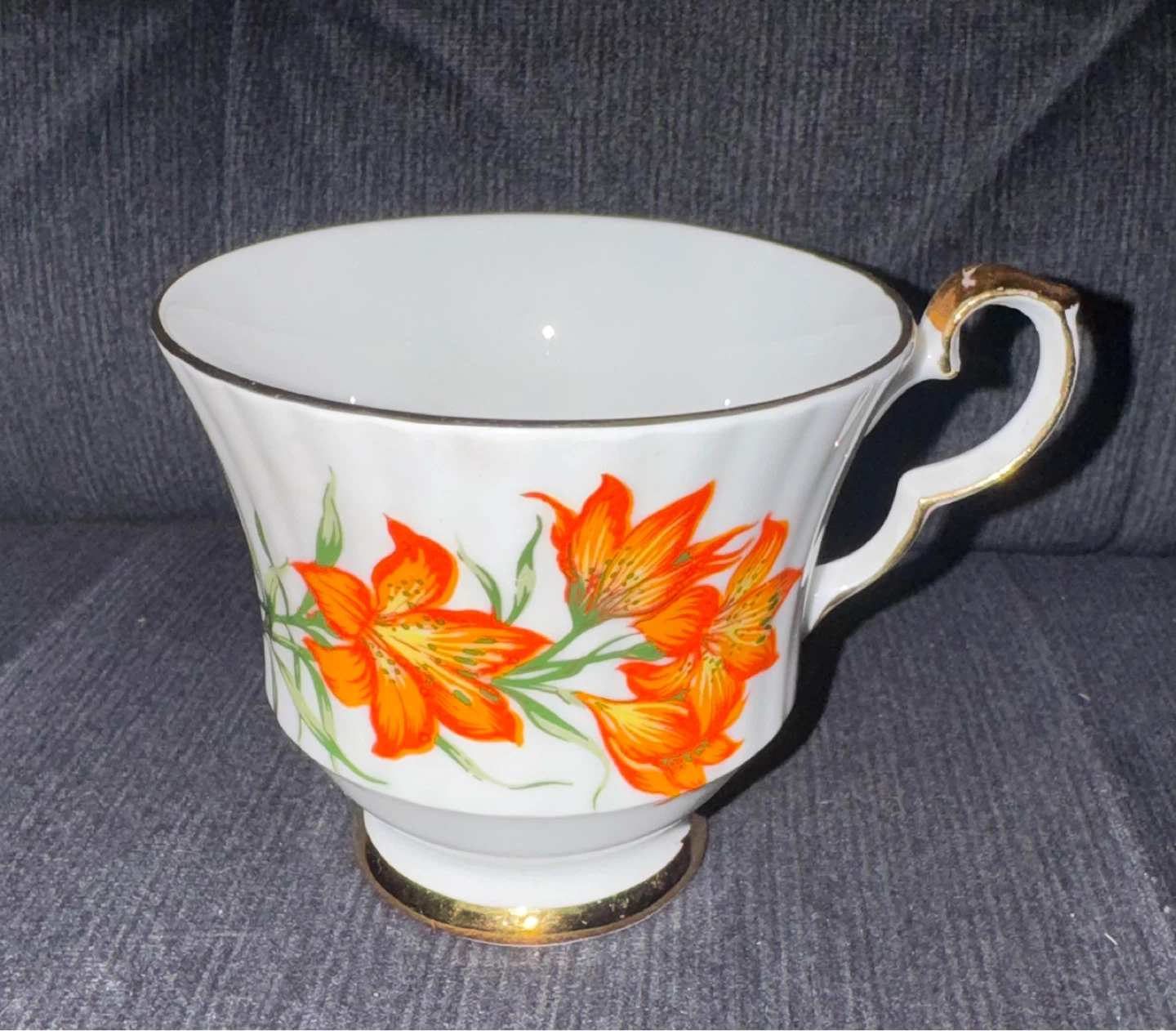 Royal Windsor Bone China Tea Cup and Saucer Set - photo 2