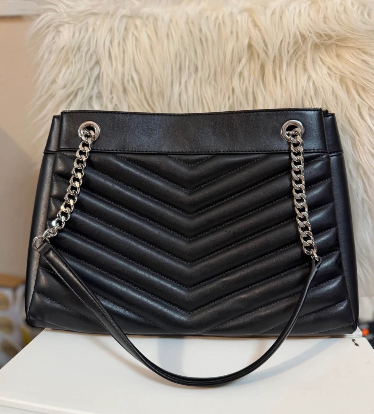 MICHAEL KORS Black Chevron Quilted Leather Shoulder Bag - photo 4