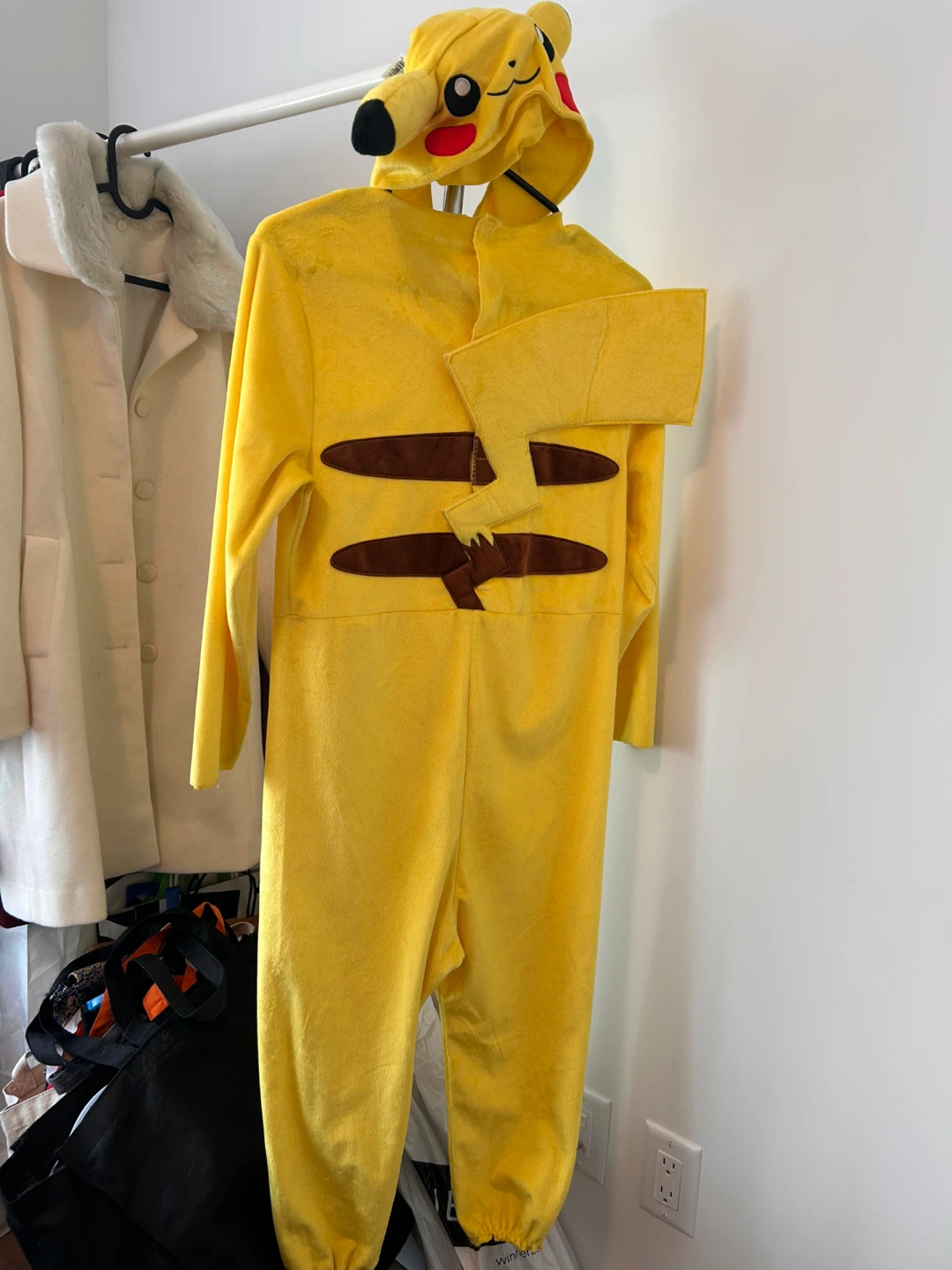 Kids' Pikachu Pokémon One-Piece Costume - Size M (7-8) - photo 2