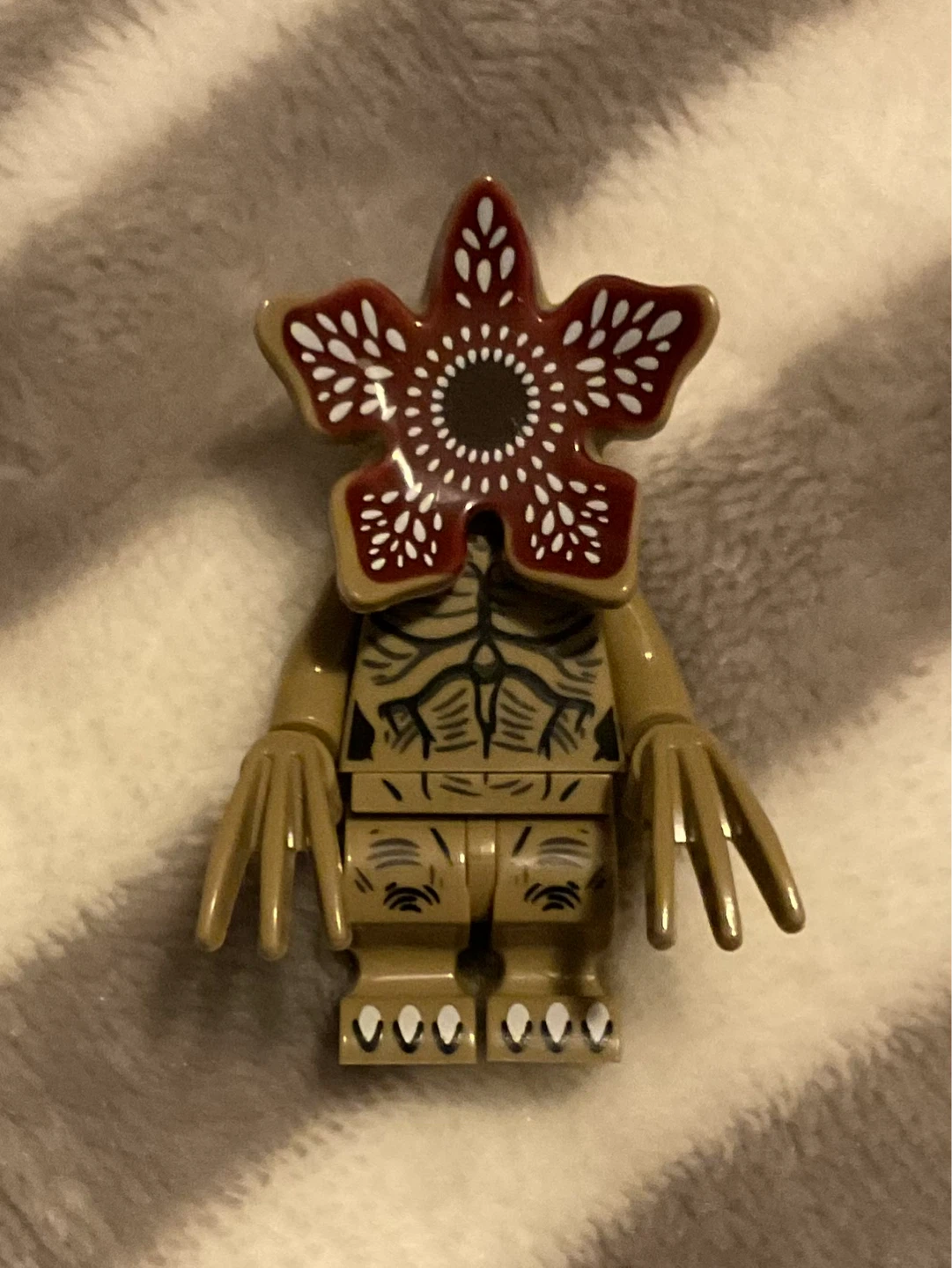 KNOCKOFF!! LEGO Stranger Things Demogorgon Minifigure