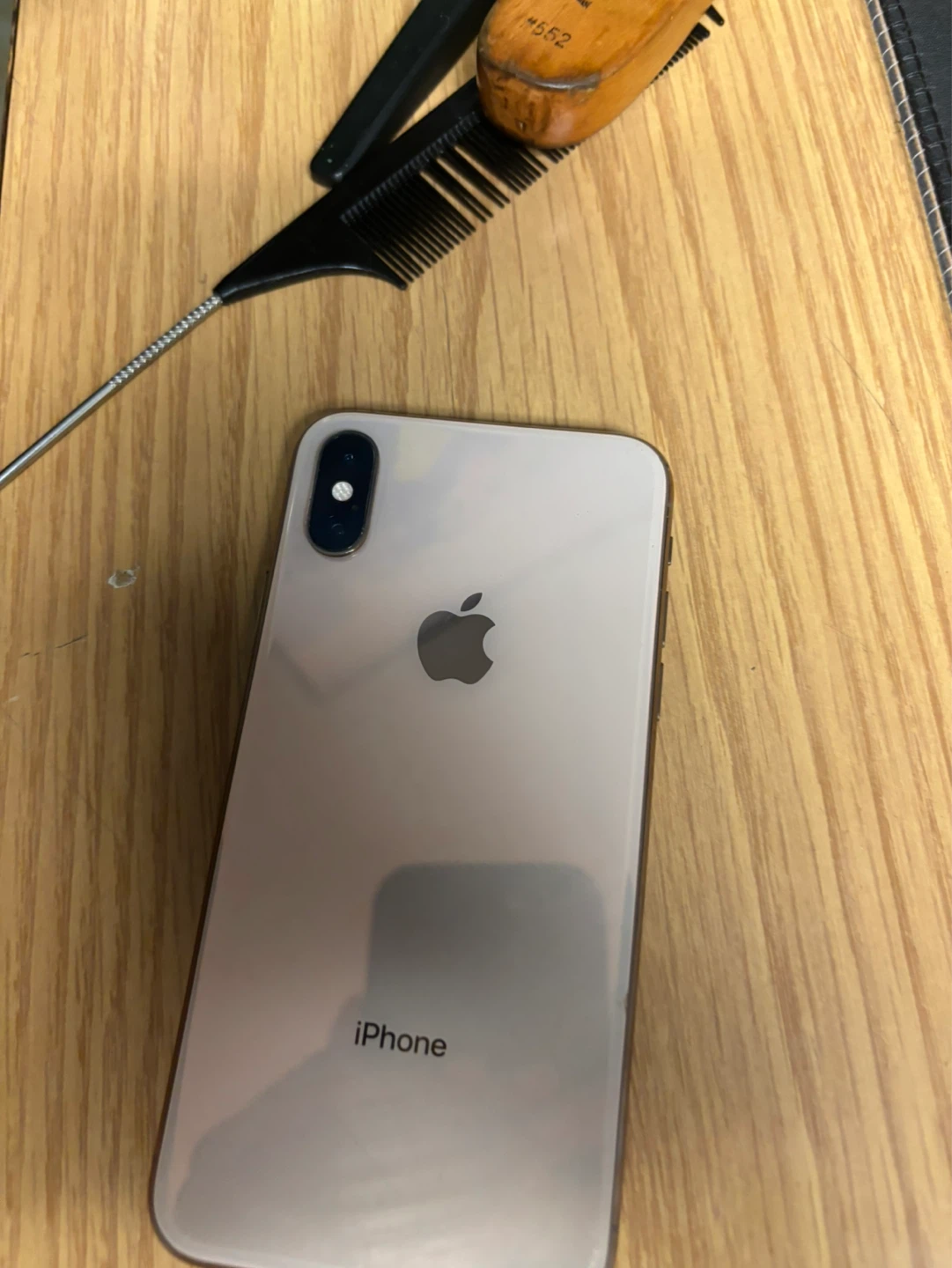 iPhone xs - golden