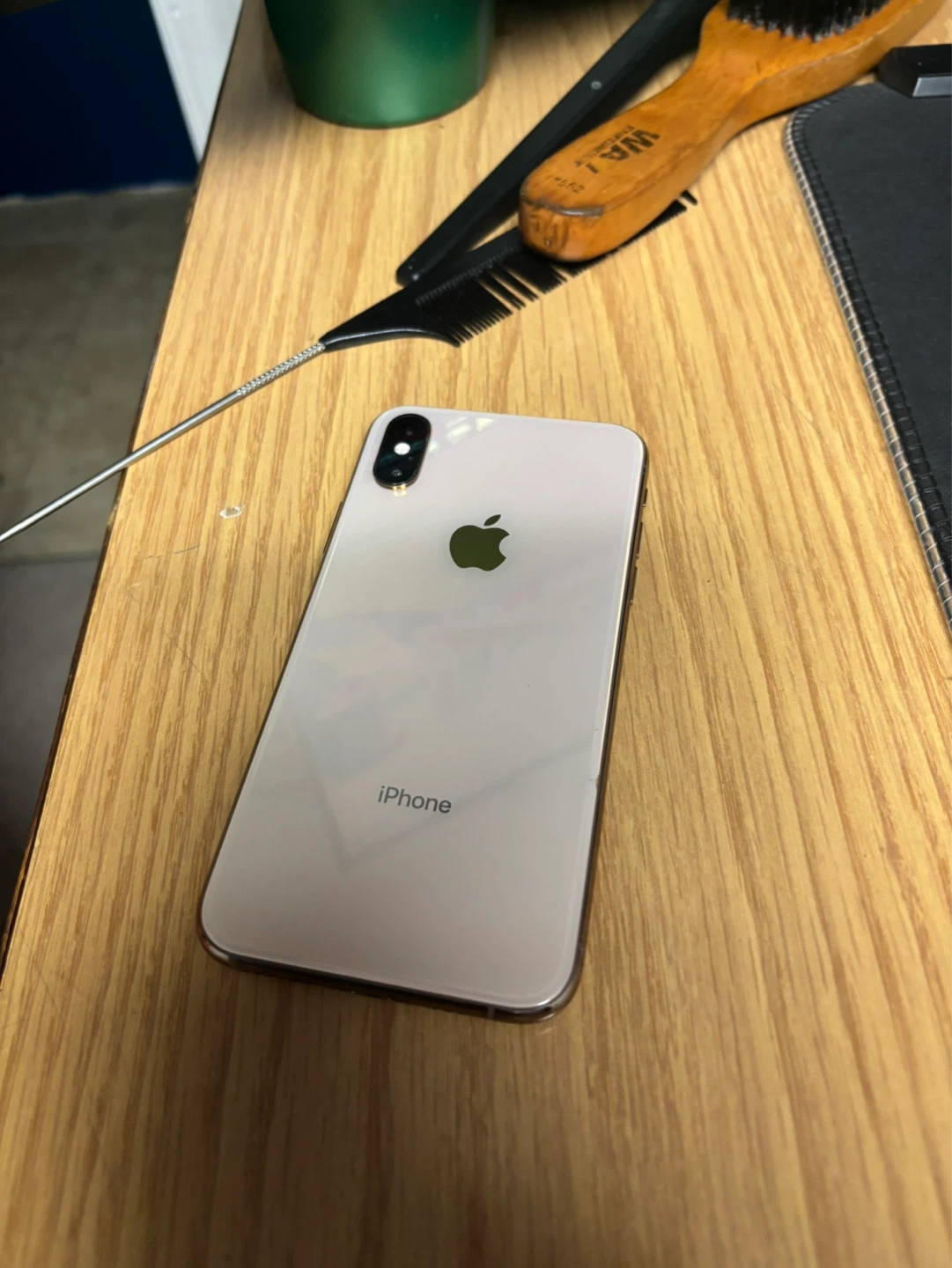 iPhone xs - golden - photo 2