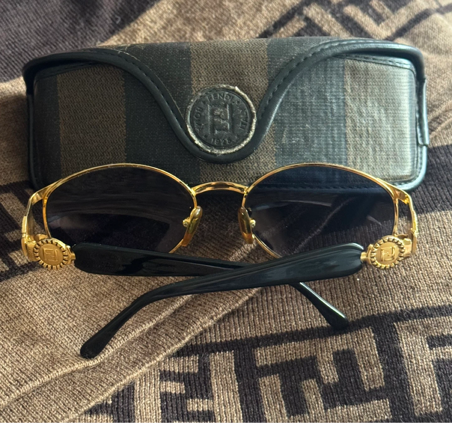 Fendi FS 261 Sunglasses - Gold and Black vintage style