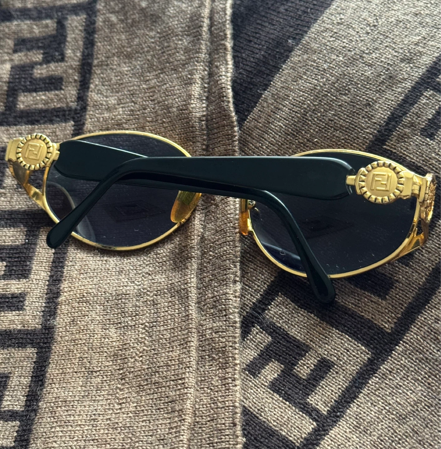 Fendi FS 261 Sunglasses - Gold and Black vintage style - photo 2